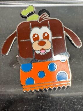 2022 Disney Parks Munchlings Mystery Pin Sweet Treats Goofy
